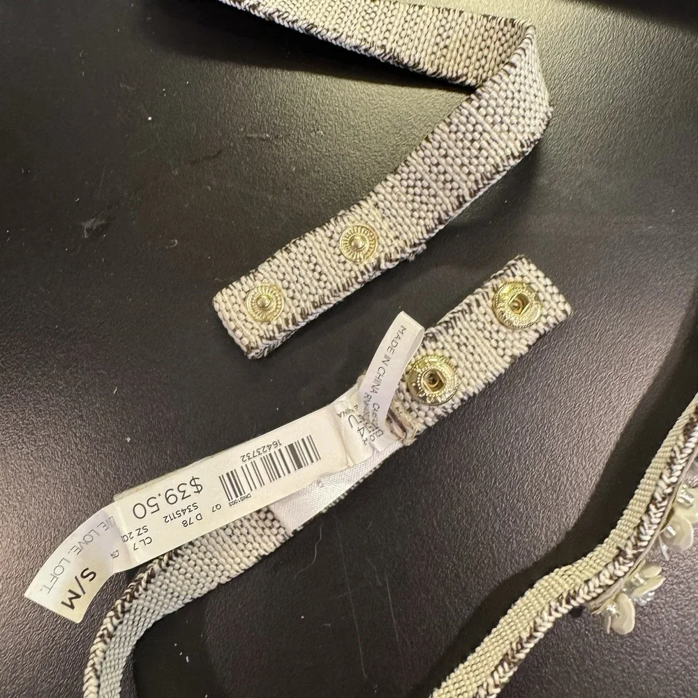 LOFT Belt Womens Small/Medium Beaded Flowers Metallic Stretch Snap‎ neutrals